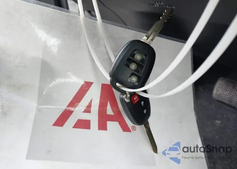 2017 Toyota Rav4 Le z USA, uszkodzony, nr VIN JTMZFREV0HJ702596